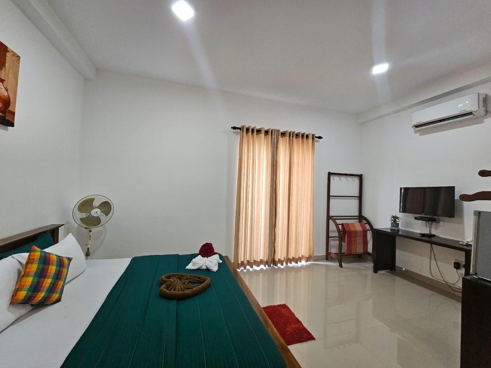 Optimum Residencies Bed and Breakfast Negombo Buitenkant foto